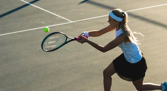 Tennis player supported by hydra-creatine and electrolytes